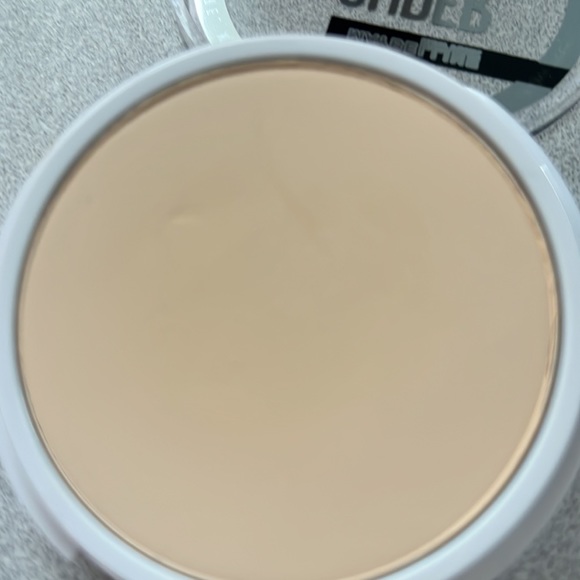 Maybelline super stay 24 hour powder - Picture 3 of 3